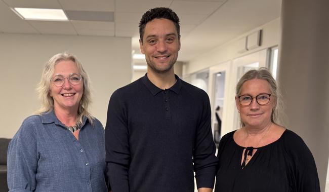 Foto på en man och två kvinnor som jobbar på GS-facket och GS a-kassa som pratar i ett poddavsnitt i Studio GS.